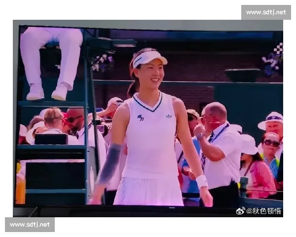 温网激战！王欣瑜强势晋级，下轮 CCTV5 直播，一起为中国金花助威！