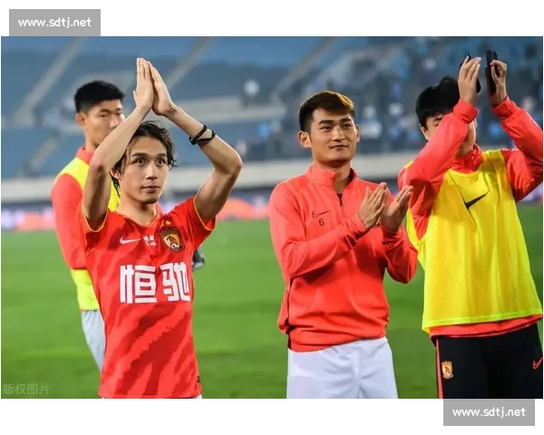 拜仁世俱杯生死战前陷雷暴困局！奥兰多机场滞留超 1 小时，将帅齐心破局待飞