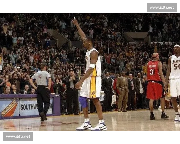 2006年1月22日湖人绝杀猛龙 科比全场表现引领胜利 2006年1月22日湖人绝杀猛龙 科比全场表现引领胜利